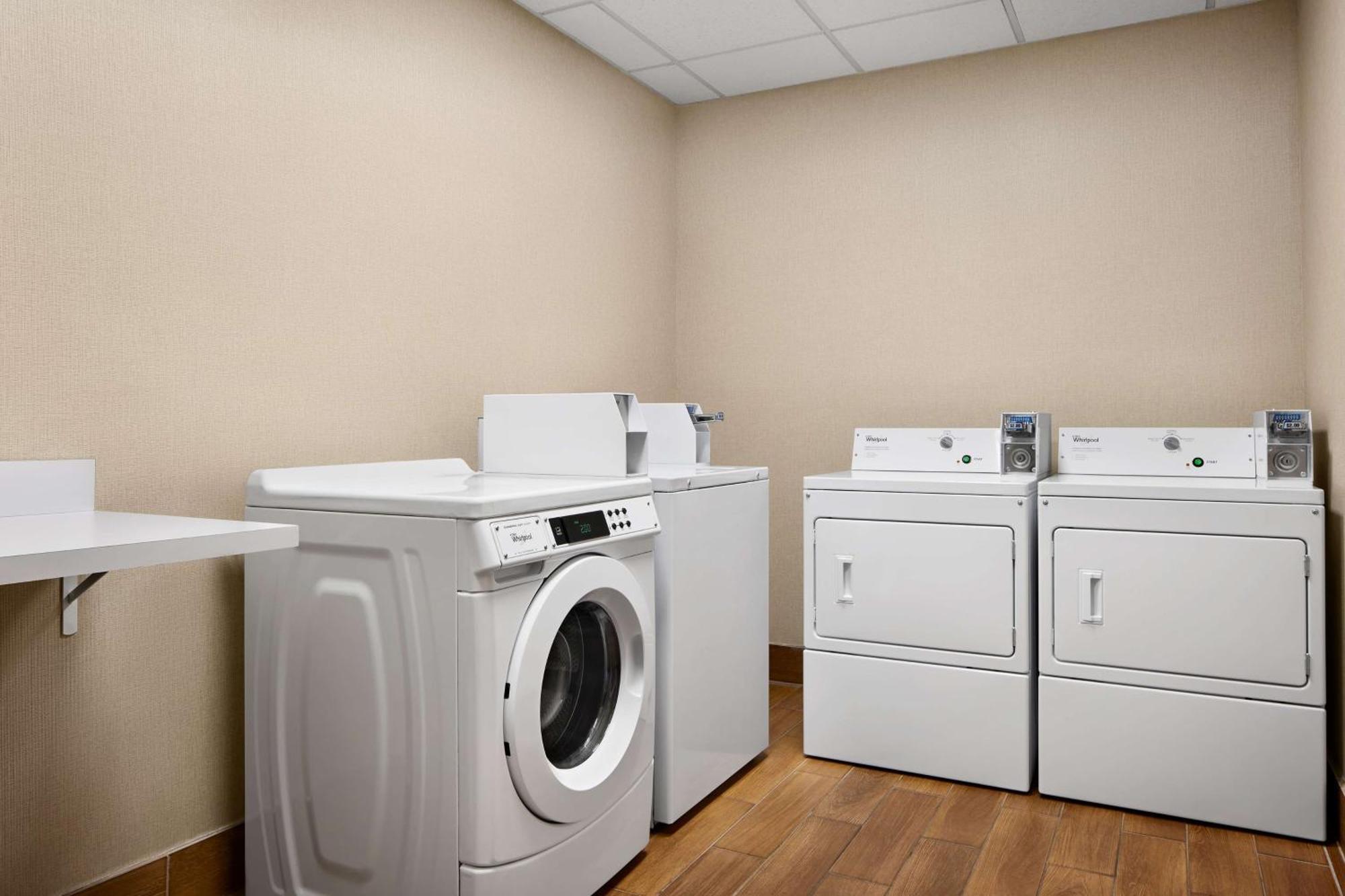 Hampton Inn & Suites West Haven Εξωτερικό φωτογραφία